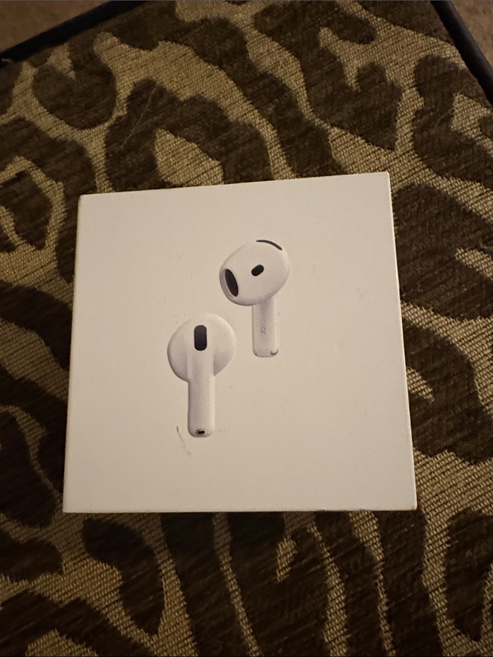 Apple Wireless Earbuds in White with Charging Case